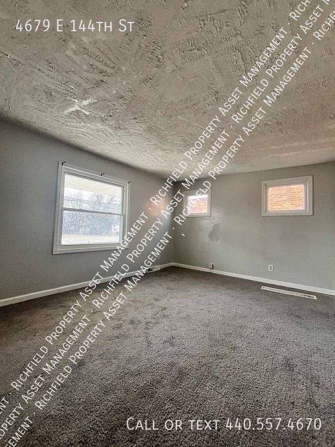 House for rent at 4679 E 144th St, Cleveland, OH 44128