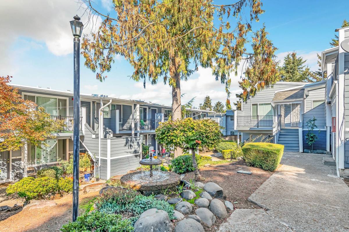 Apartment for rent at 151 - 199 25th St NE, Salem, OR 97301