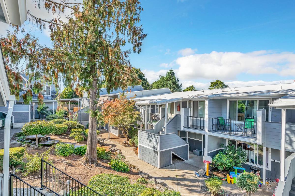 Apartment for rent at 151 - 199 25th St NE, Salem, OR 97301
