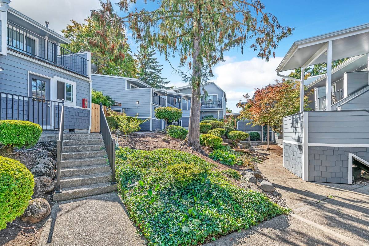 Apartment for rent at 151 - 199 25th St NE, Salem, OR 97301
