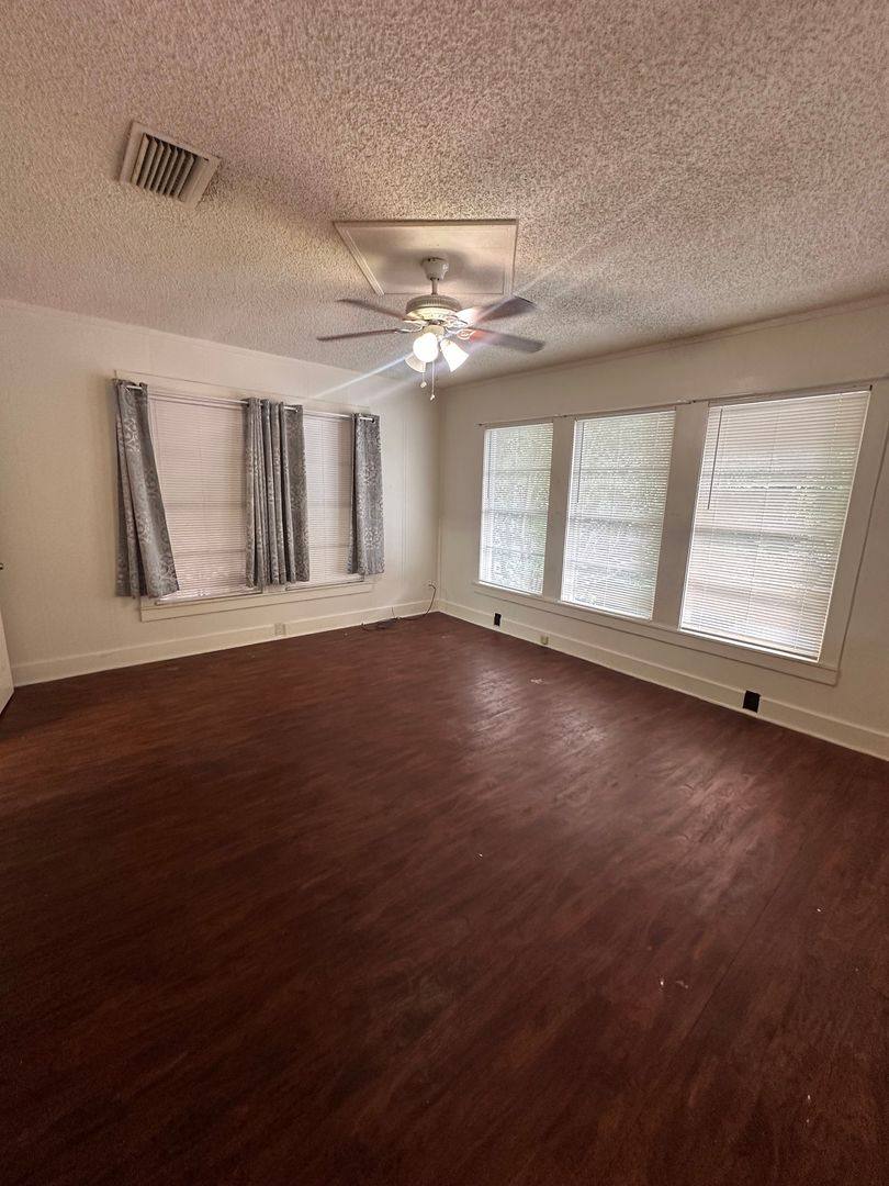 Apartment for rent at 342 Prospect St, Shreveport, LA 71104