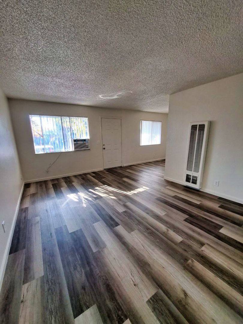 Apartment for rent at 424 S Chestnut Ave, Fresno, CA 93702