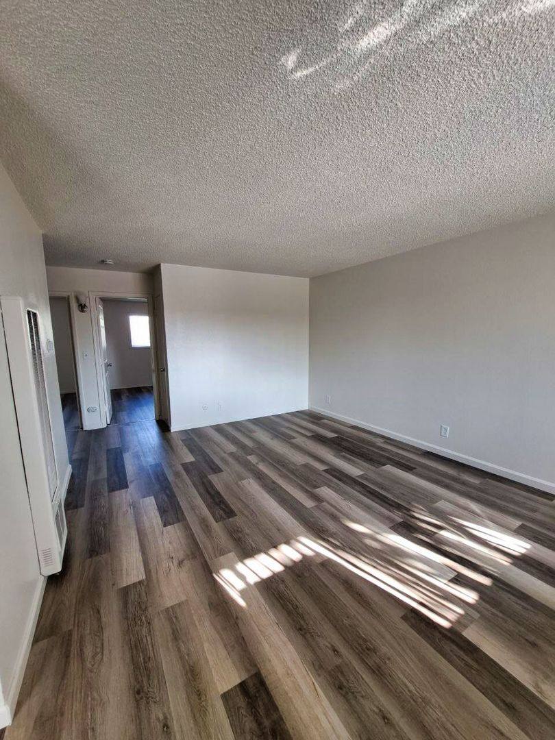 Apartment for rent at 424 S Chestnut Ave, Fresno, CA 93702
