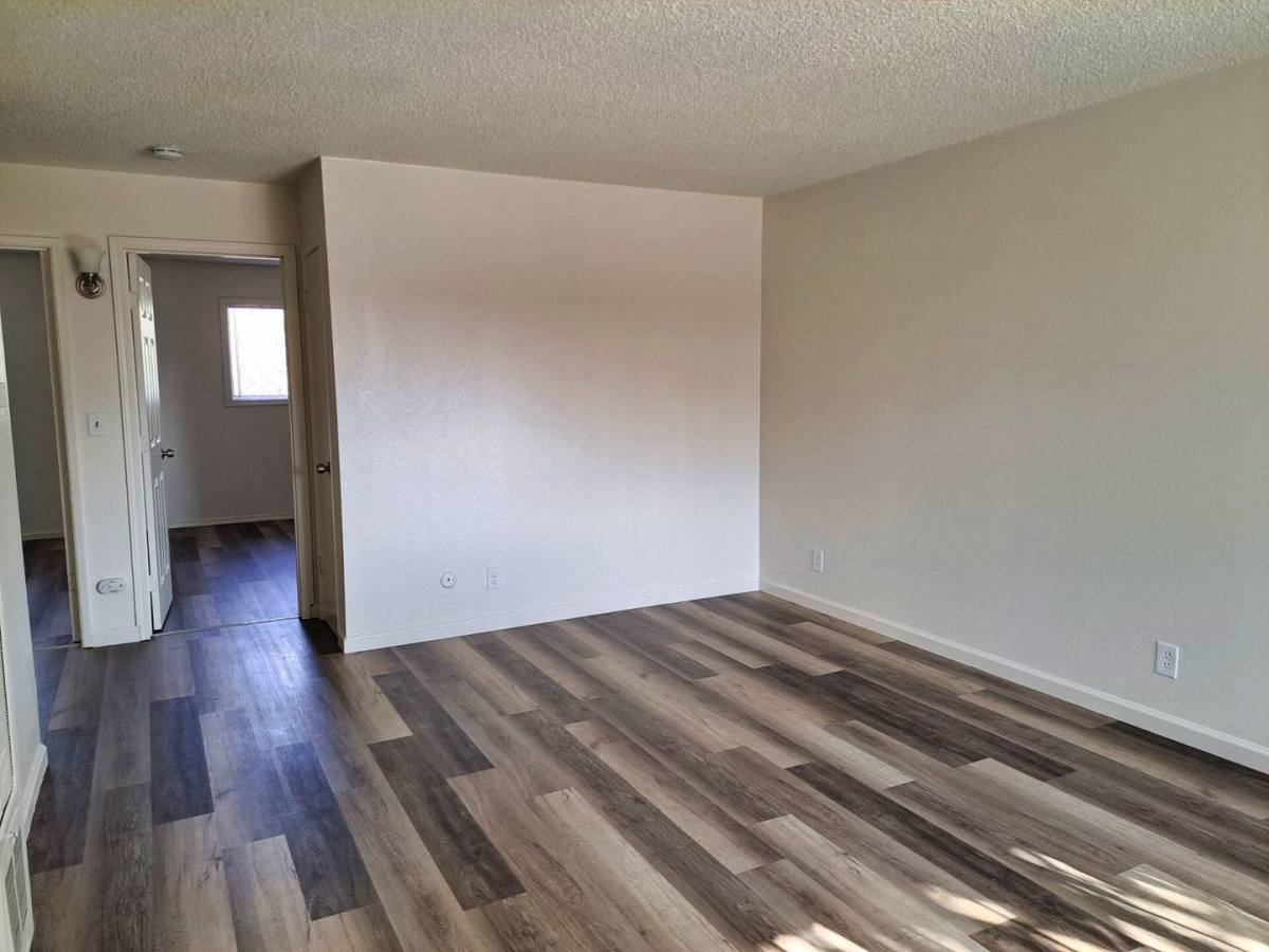Apartment for rent at 424 S Chestnut Ave, Fresno, CA 93702