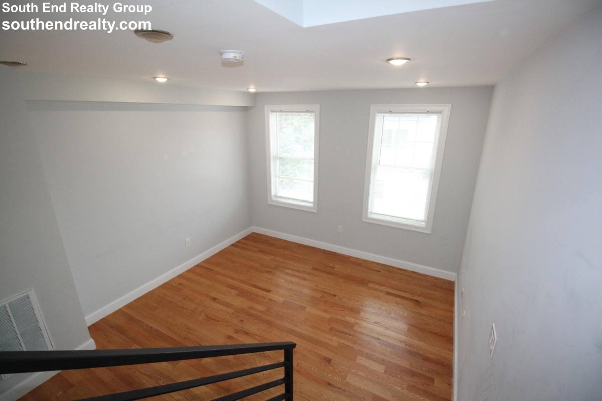 Apartment for rent at 108 Main St, Everett, MA 02149