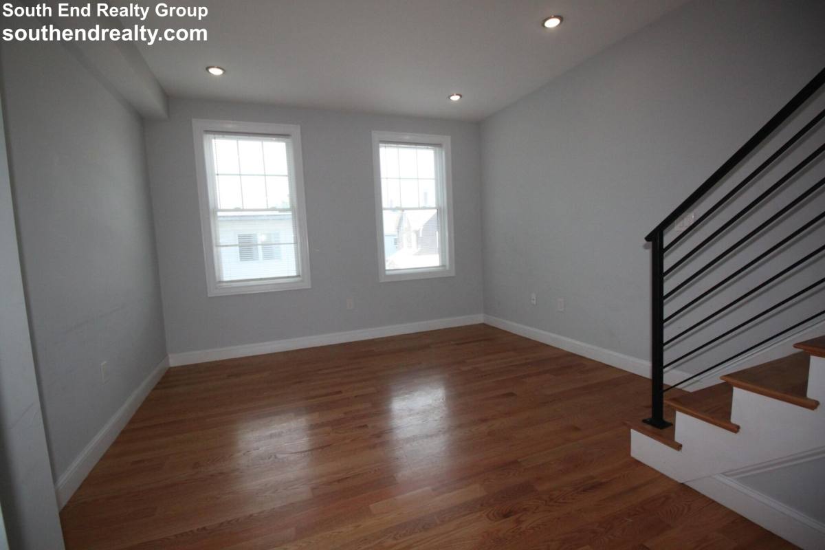 Apartment for rent at 108 Main St, Everett, MA 02149