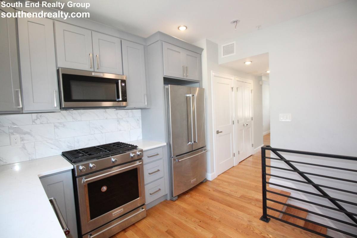Apartment for rent at 108 Main St, Everett, MA 02149