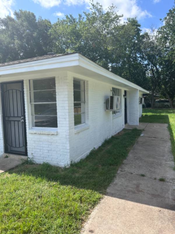 Apartment for rent at 7822 Oak Knoll Lane, Houston, TX 77028