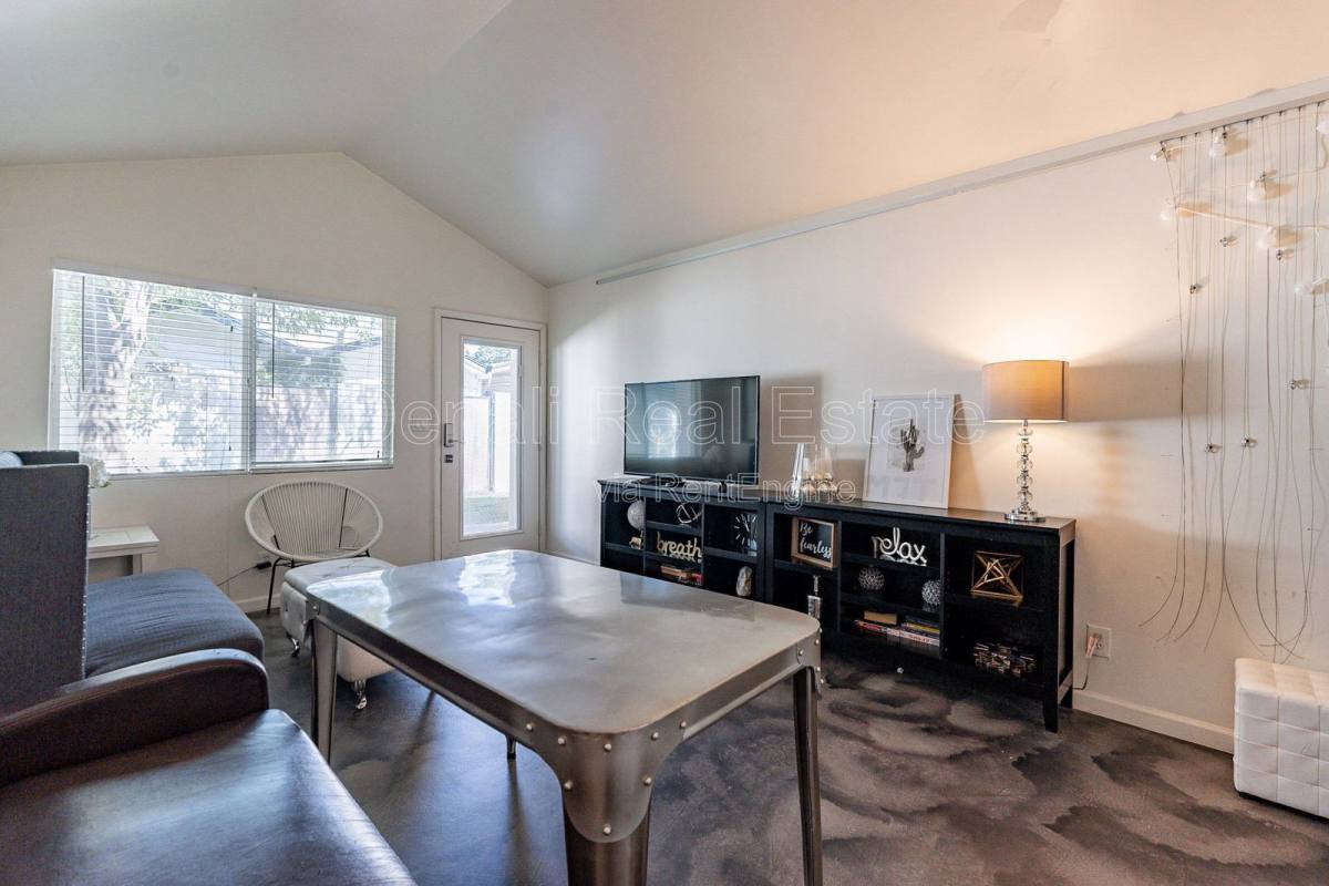 Apartment for rent at 2309 S College Ave #17, Tempe, AZ 85282