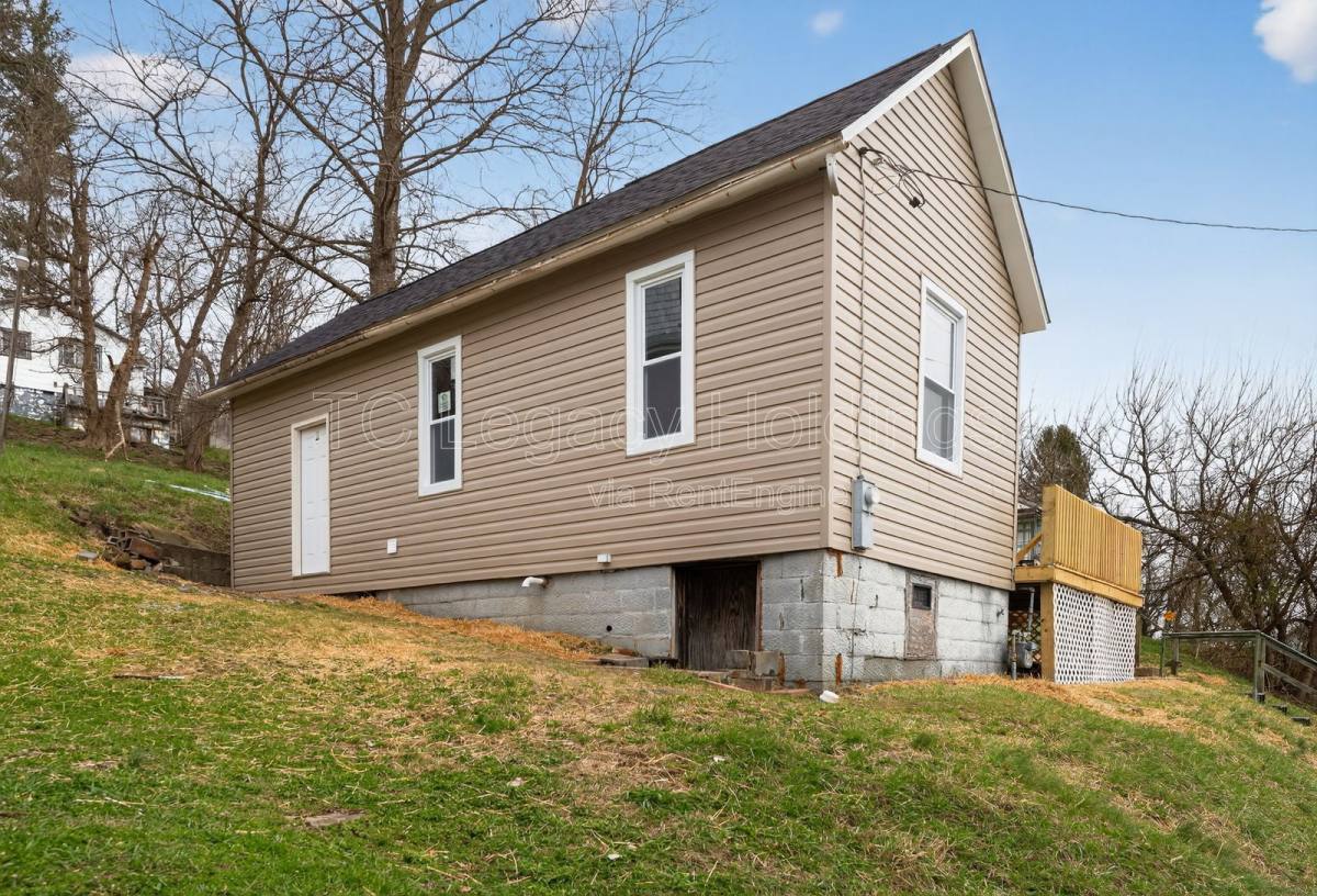House for rent at 281 View Ave, Fairmont, WV 26554