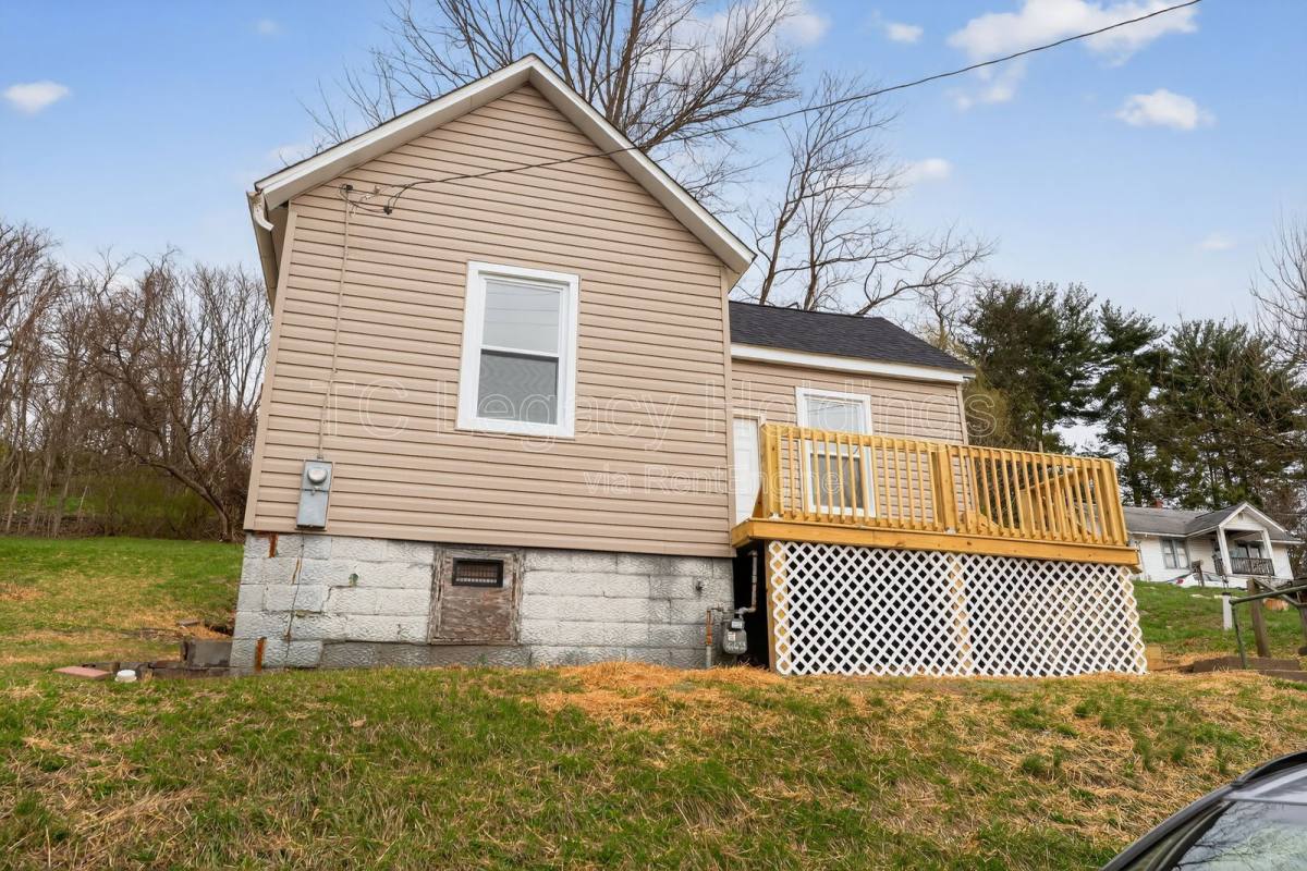 House for rent at 281 View Ave, Fairmont, WV 26554