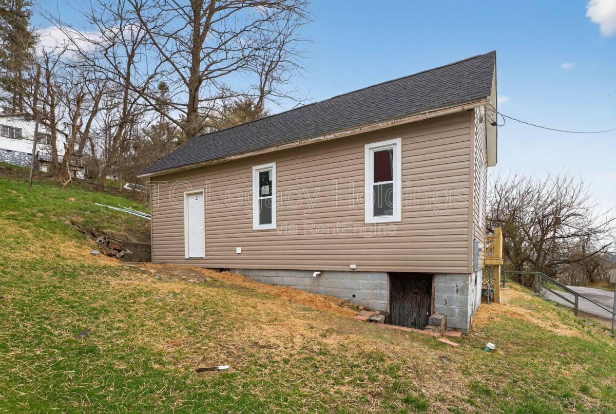 House for rent at 281 View Ave, Fairmont, WV 26554