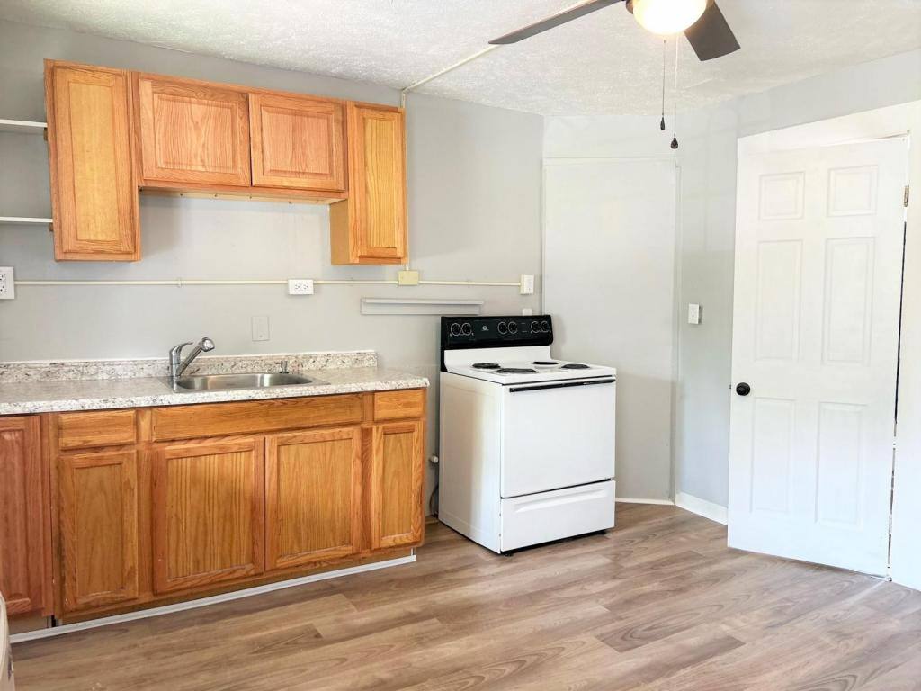 Apartment for rent at 171 Oak St #2R, Lewiston, ME 04240