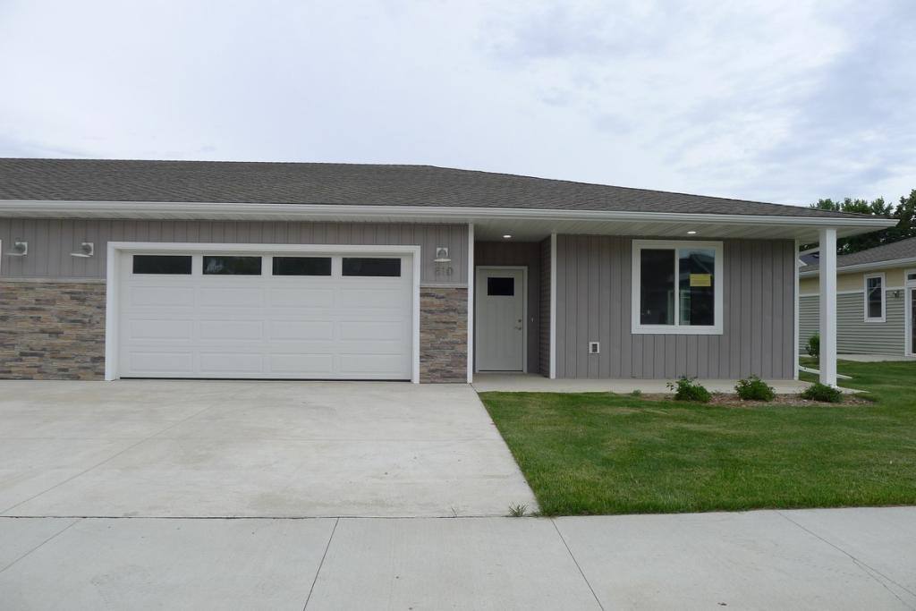 House for rent at 810 Parkside Lane, Charles City, IA 50616
