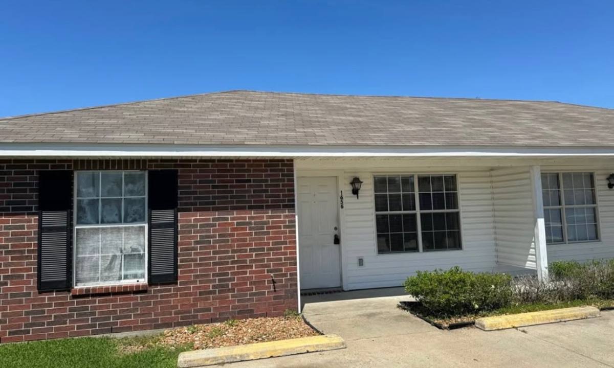 Townhouse for rent at 1656 St John Bosco #1, Westlake, LA 70669