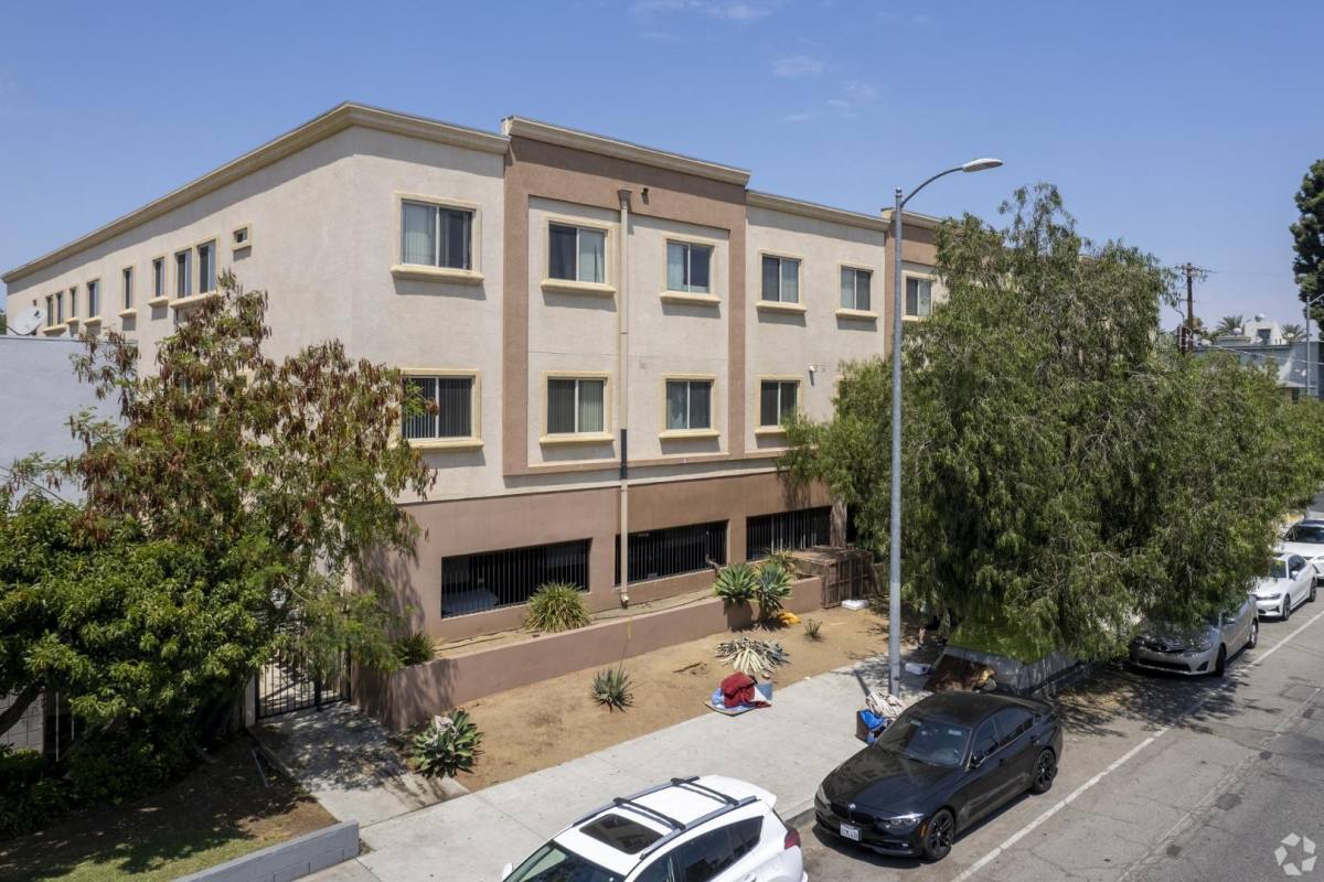 Apartment for rent at Wodan Plaza, 7061 Woodman Ave #302, Van Nuys, CA 91405