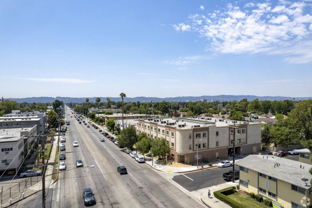 Apartment for rent at Wodan Plaza, 7061 Woodman Ave #302, Van Nuys, CA 91405