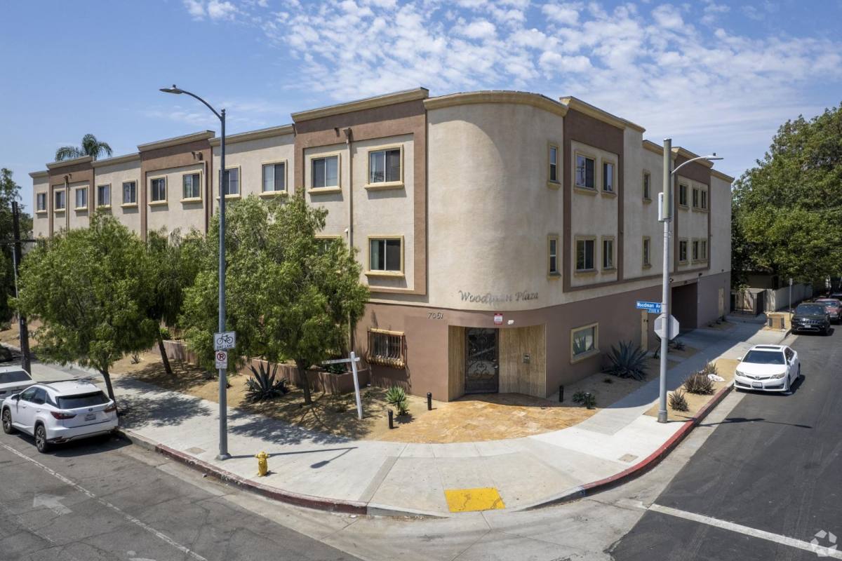 Apartment for rent at Wodan Plaza, 7061 Woodman Ave #302, Van Nuys, CA 91405