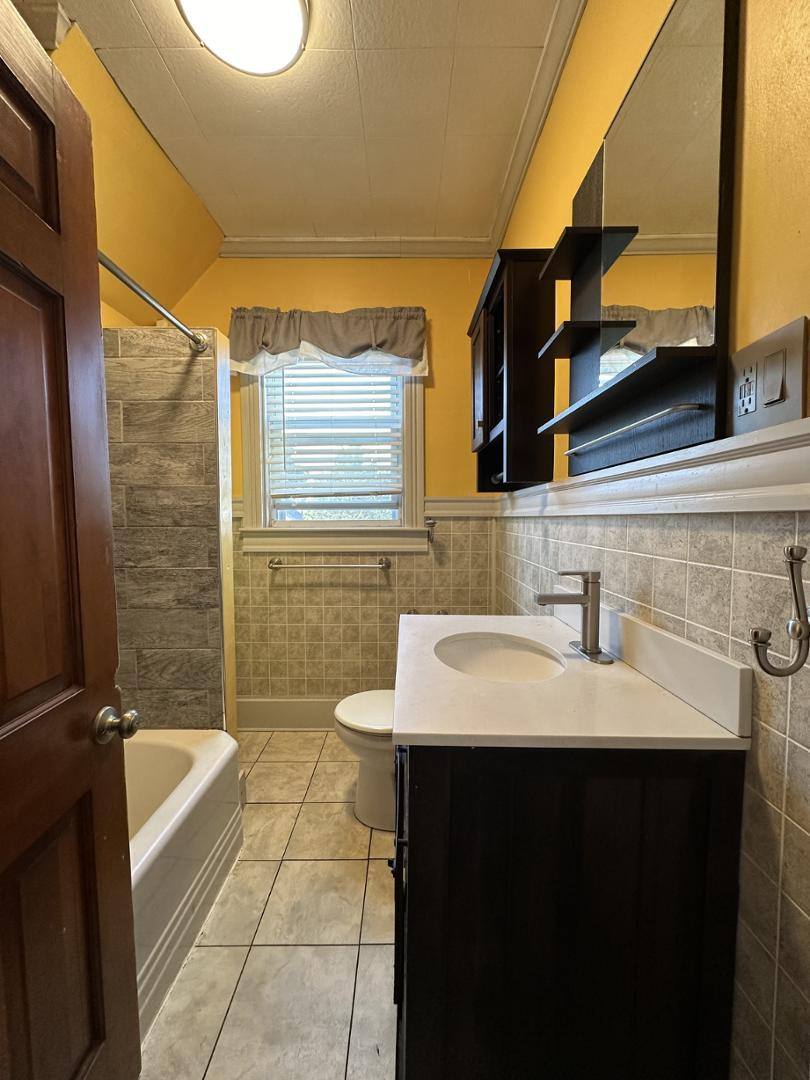 House for rent at 1141 Stafford Rd #2, Fall River, MA 02721