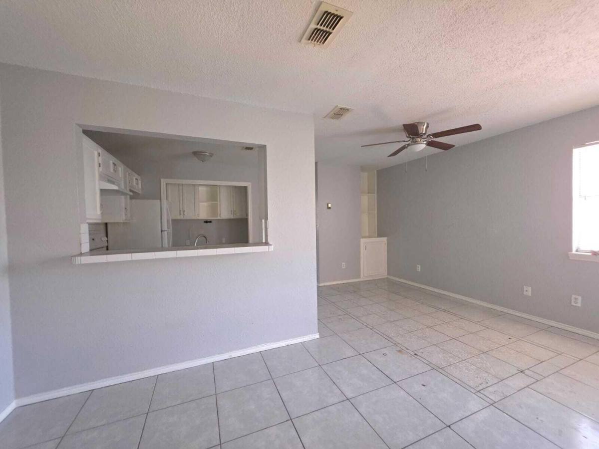 Apartment for rent at Valencia, 6200 N 11th St, McAllen, TX 78504
