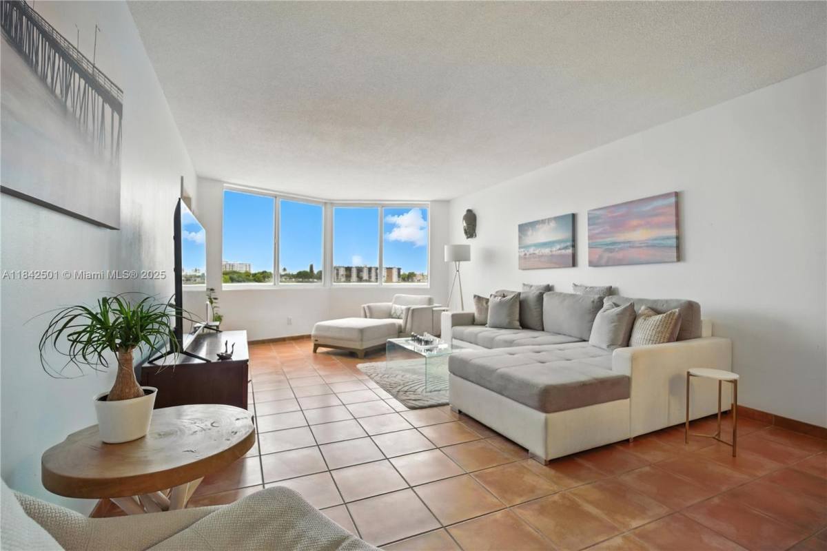 Apartment for rent at 1170 NE 191st St #A21, Miami, FL 33179