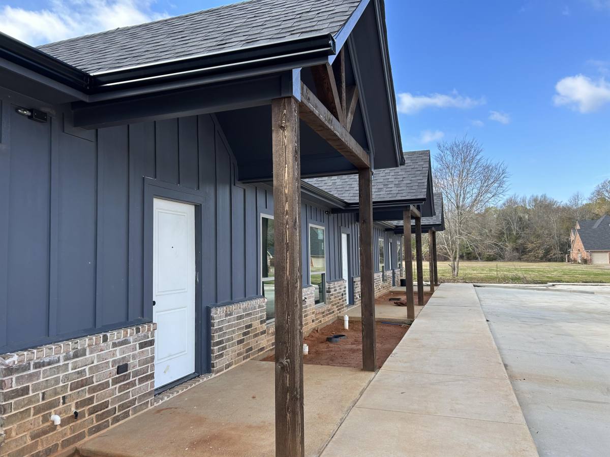 Townhouse for rent at 1604 New England Rd, Flint, TX 75762