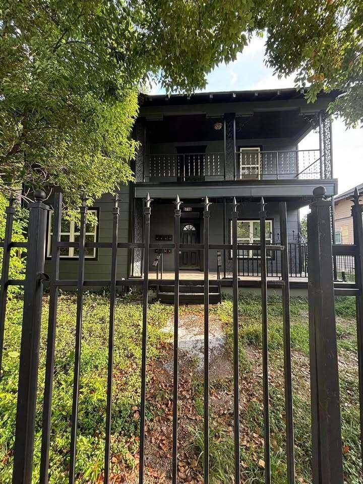 Apartment for rent at 6716 Sherman St, Houston, TX 77011