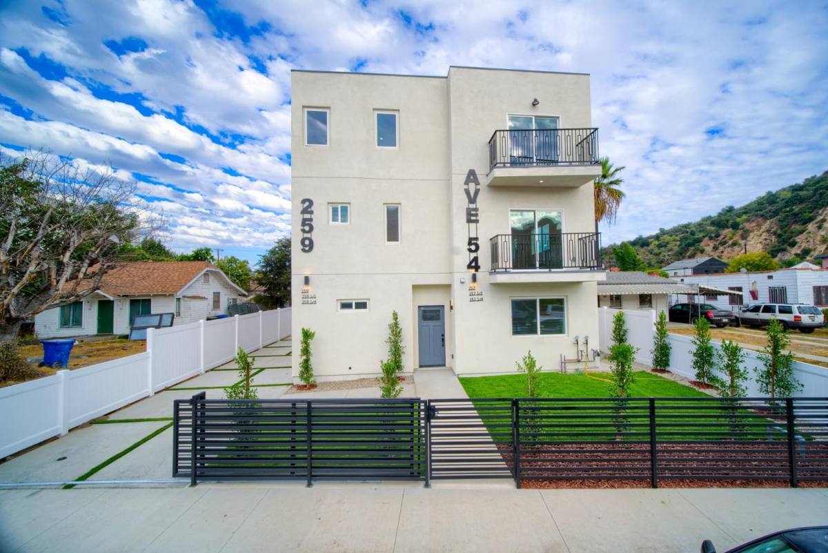 Townhouse for rent at 259-259 1 4 S Ave #259, Los Angeles, CA 90042