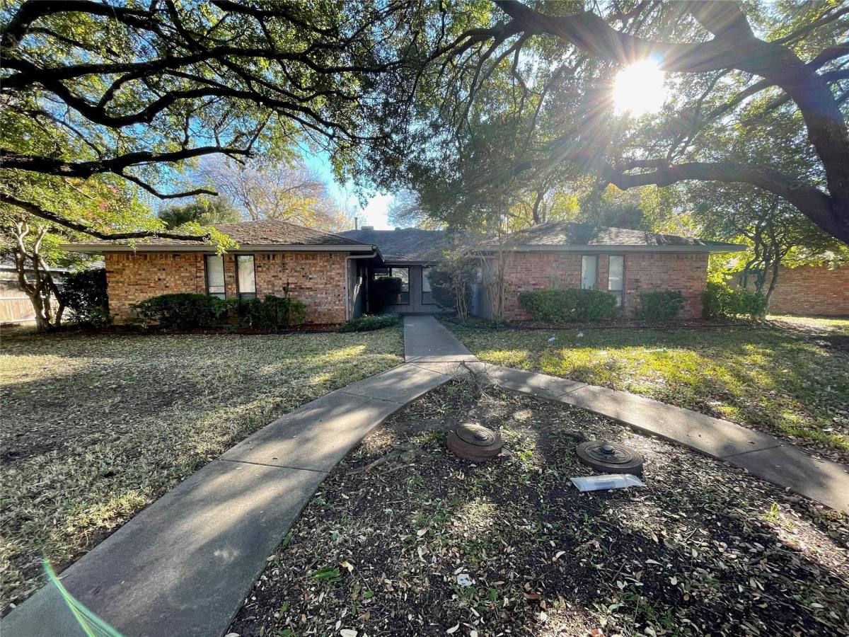 House for rent at 120 Shadybrook Dr, Desoto, TX 75115