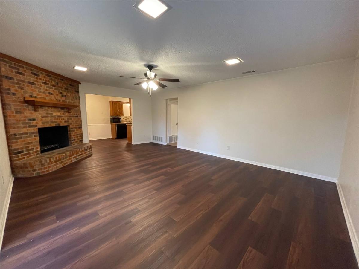 House for rent at 120 Shadybrook Dr, Desoto, TX 75115