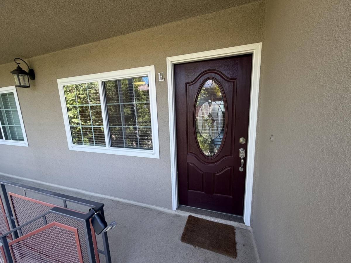 Apartment for rent at 156 E Highland Ave, Sierra Madre, CA 91024