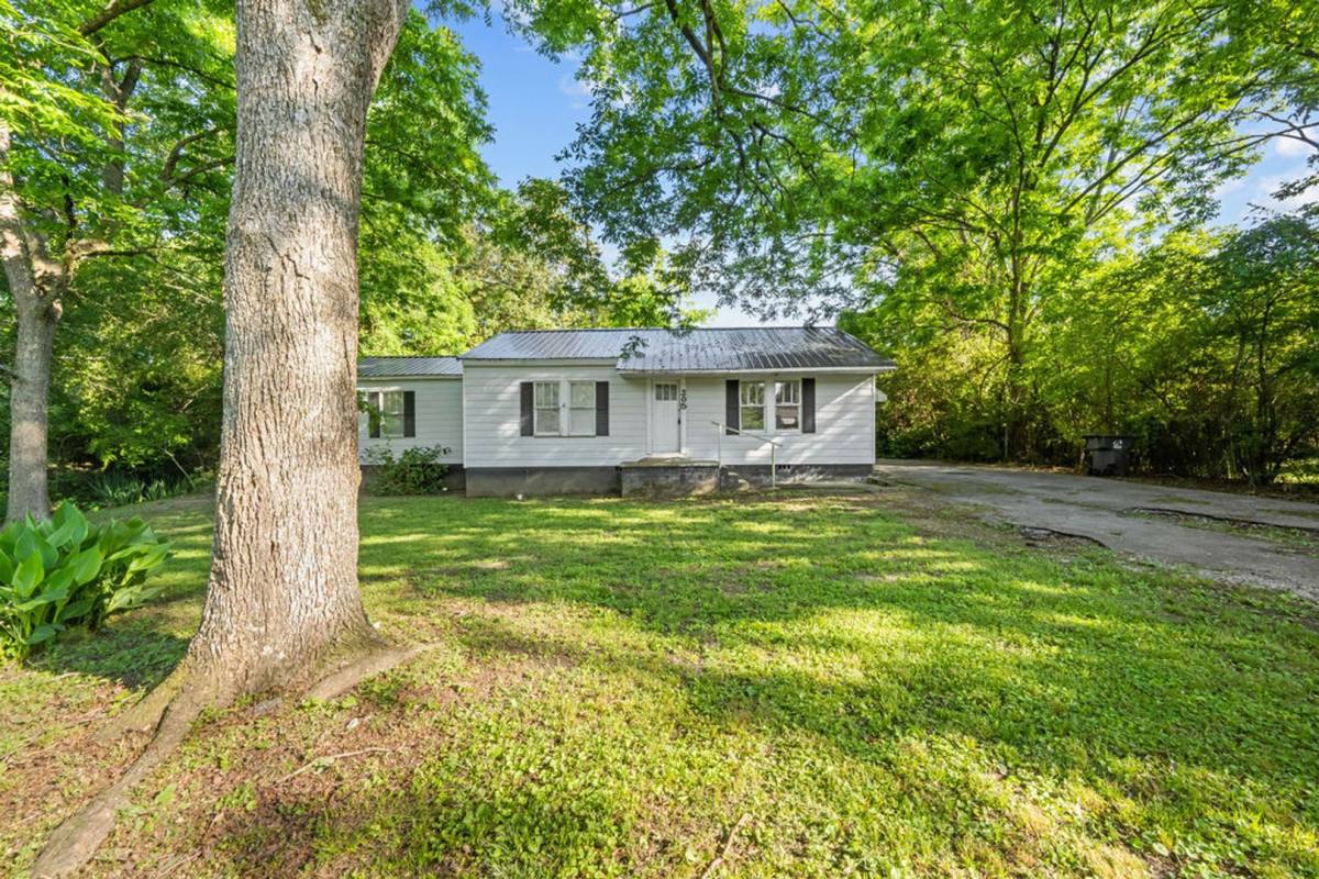 House for rent at 305 S College St, Gadsden, AL 35905