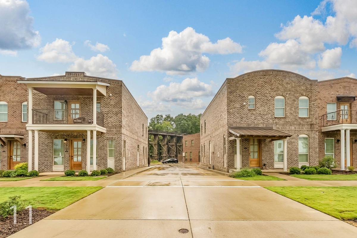 Townhouse for rent at 120 Main Ave, Northport, AL 35476