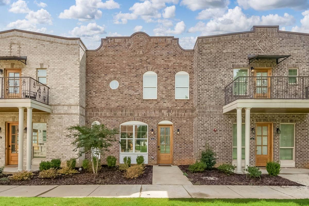 Townhouse for rent at 120 Main Ave, Northport, AL 35476