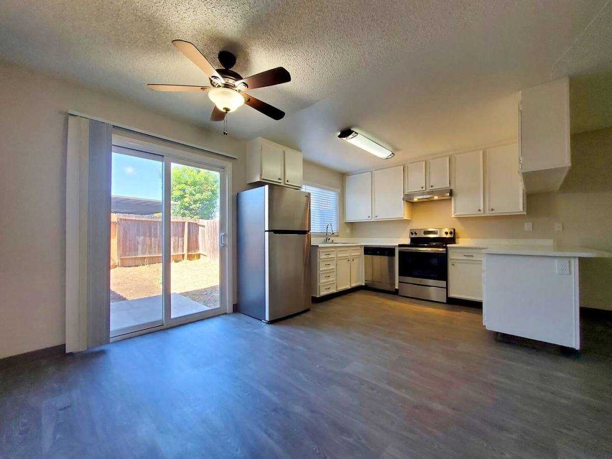 Townhouse for rent at 1260 Borden Rd, Escondido, CA 92026