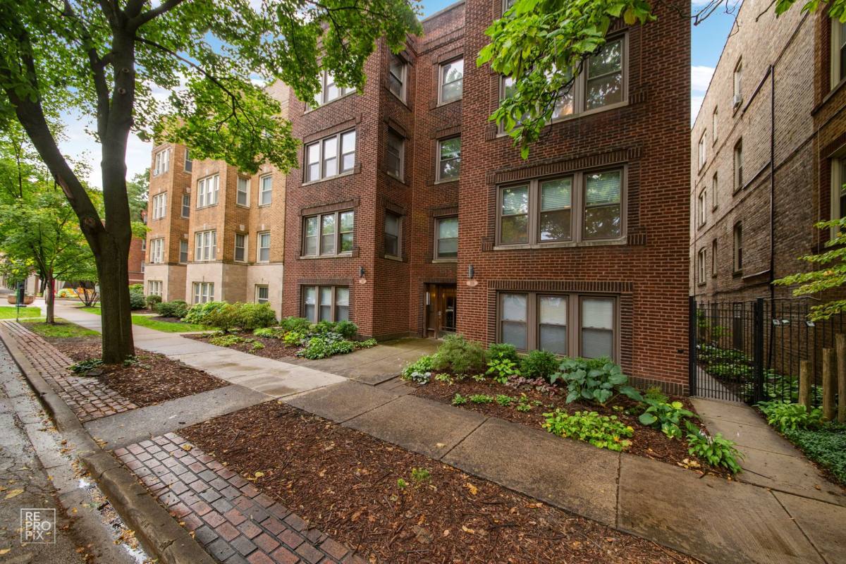 Apartment for rent at 109 Harrison #2W, Oak Park, IL 60304