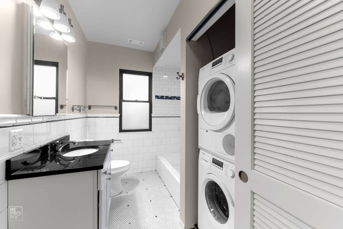 Apartment for rent at 109 Harrison #2W, Oak Park, IL 60304