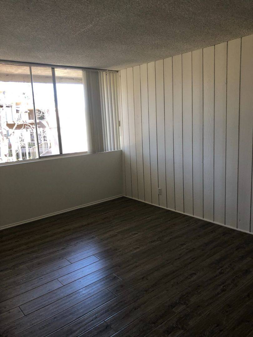 Apartment for rent at 777 Domingo Dr, Newport Beach, CA 92660