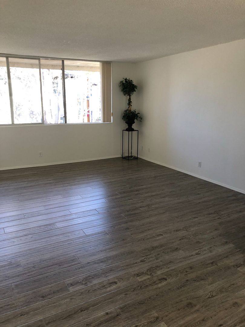 Apartment for rent at 777 Domingo Dr, Newport Beach, CA 92660