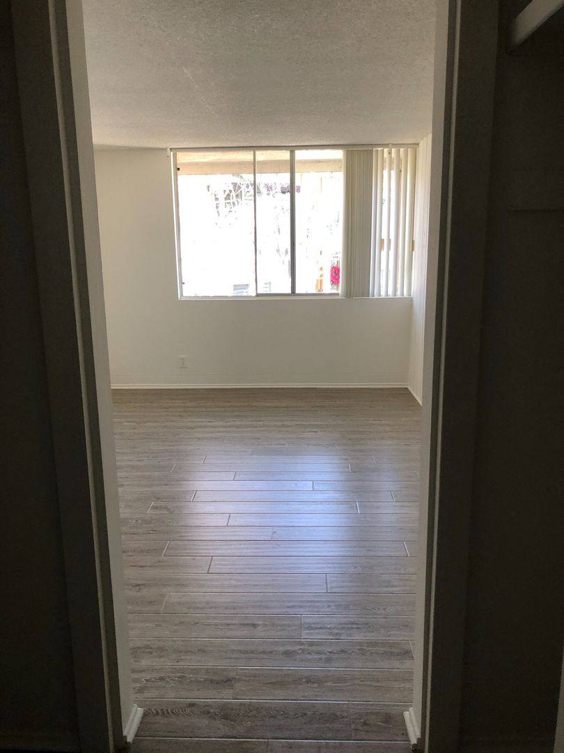Apartment for rent at 777 Domingo Dr, Newport Beach, CA 92660
