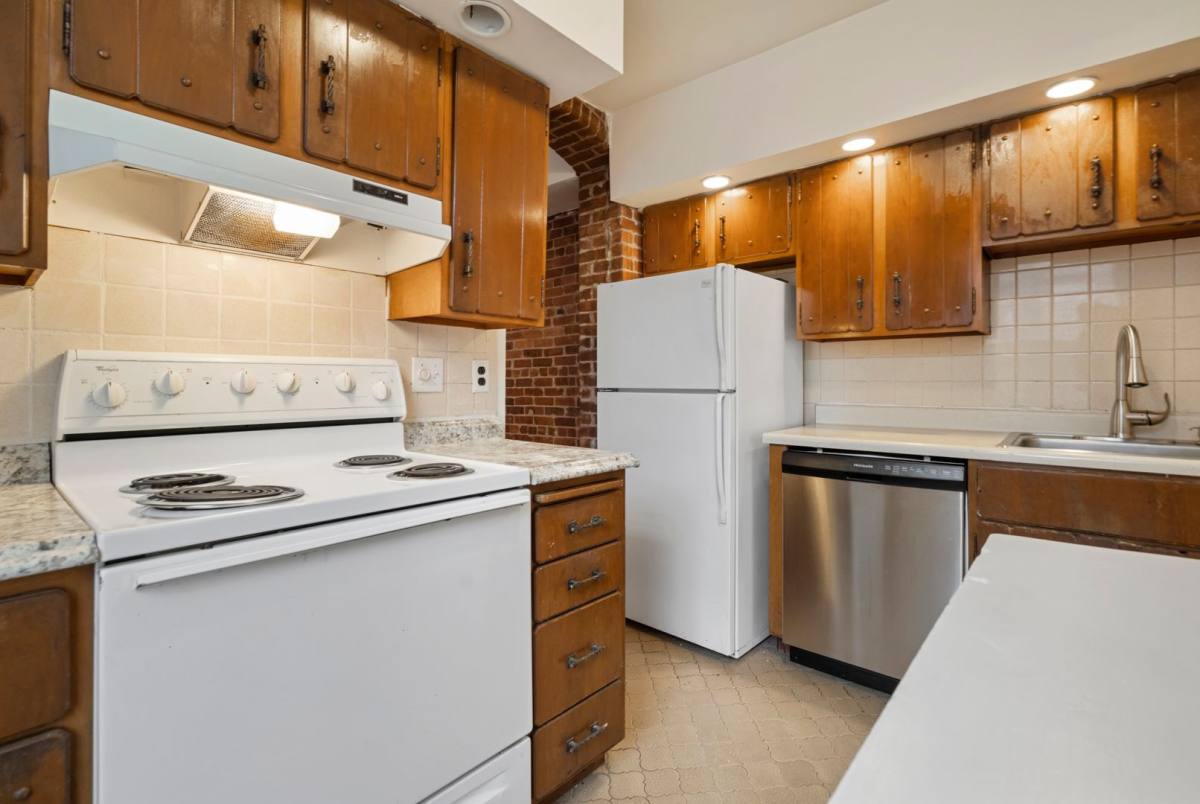 Apartment for rent at 170-172 Park St, New Haven, CT 06511