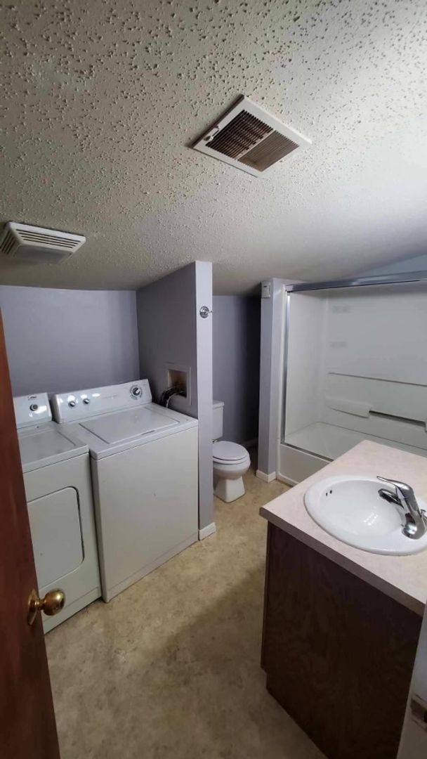 Apartment for rent at 115 S 6th St, Adel, IA 50003