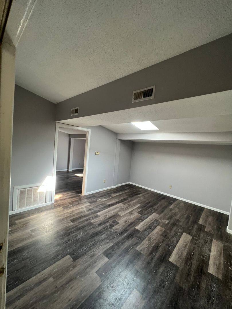 Apartment for rent at 115 S 6th St, Adel, IA 50003