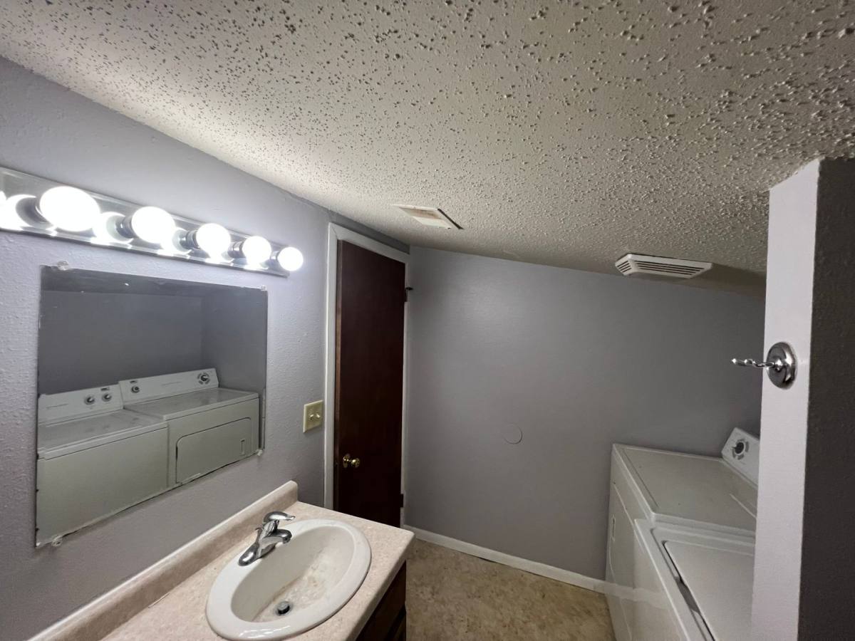 Apartment for rent at 115 S 6th St, Adel, IA 50003