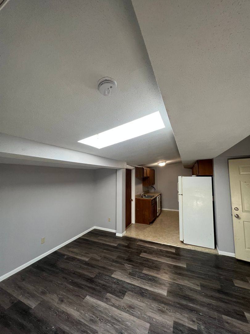 Apartment for rent at 115 S 6th St, Adel, IA 50003