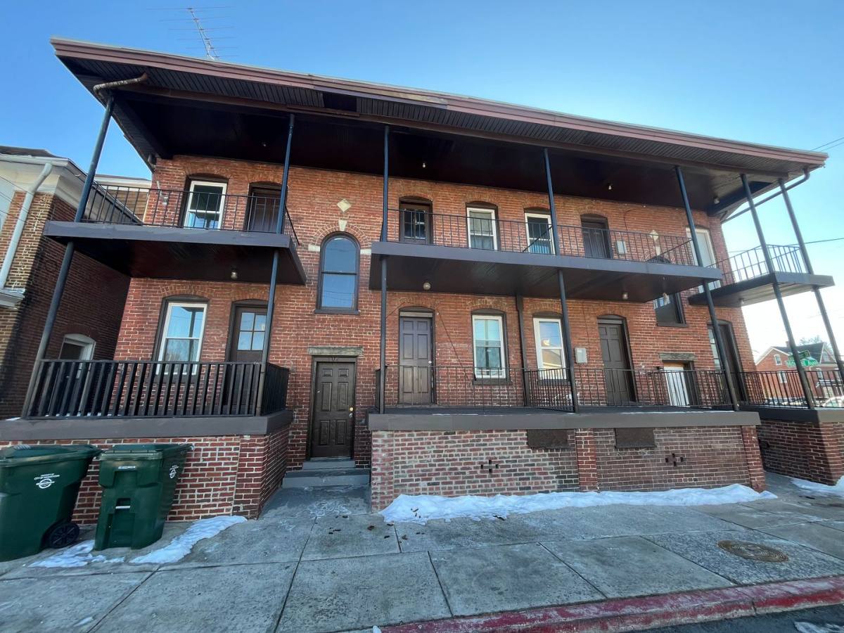 Apartment for rent at 400-402 Mitchell Ave, Hagerstown, MD 21740