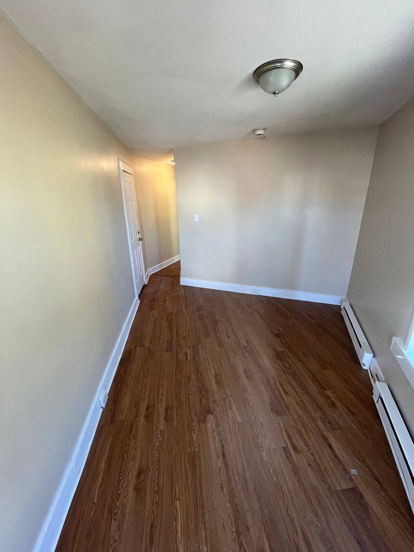 Apartment for rent at 400-402 Mitchell Ave, Hagerstown, MD 21740