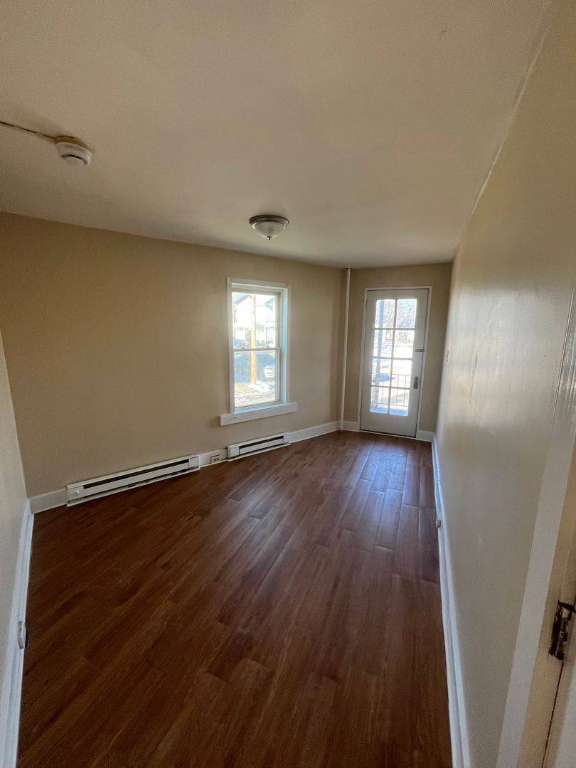 Apartment for rent at 400-402 Mitchell Ave, Hagerstown, MD 21740