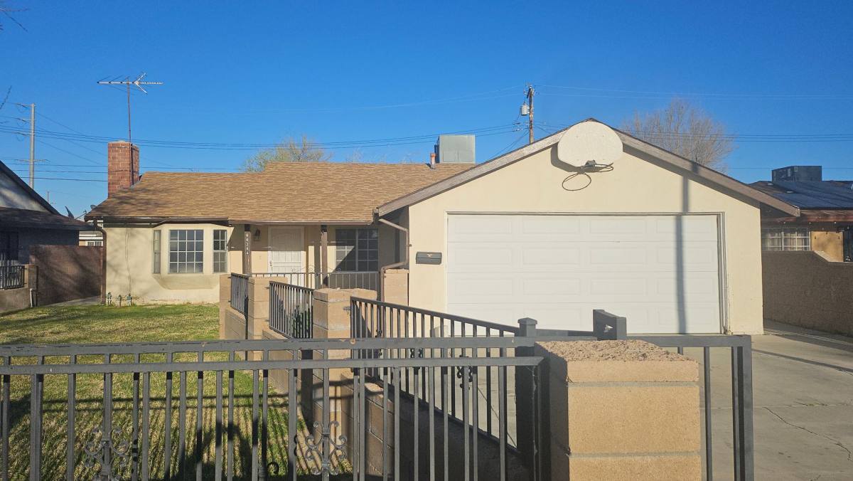 House for rent at 44344 Sundell Ave, Lancaster, CA 93536