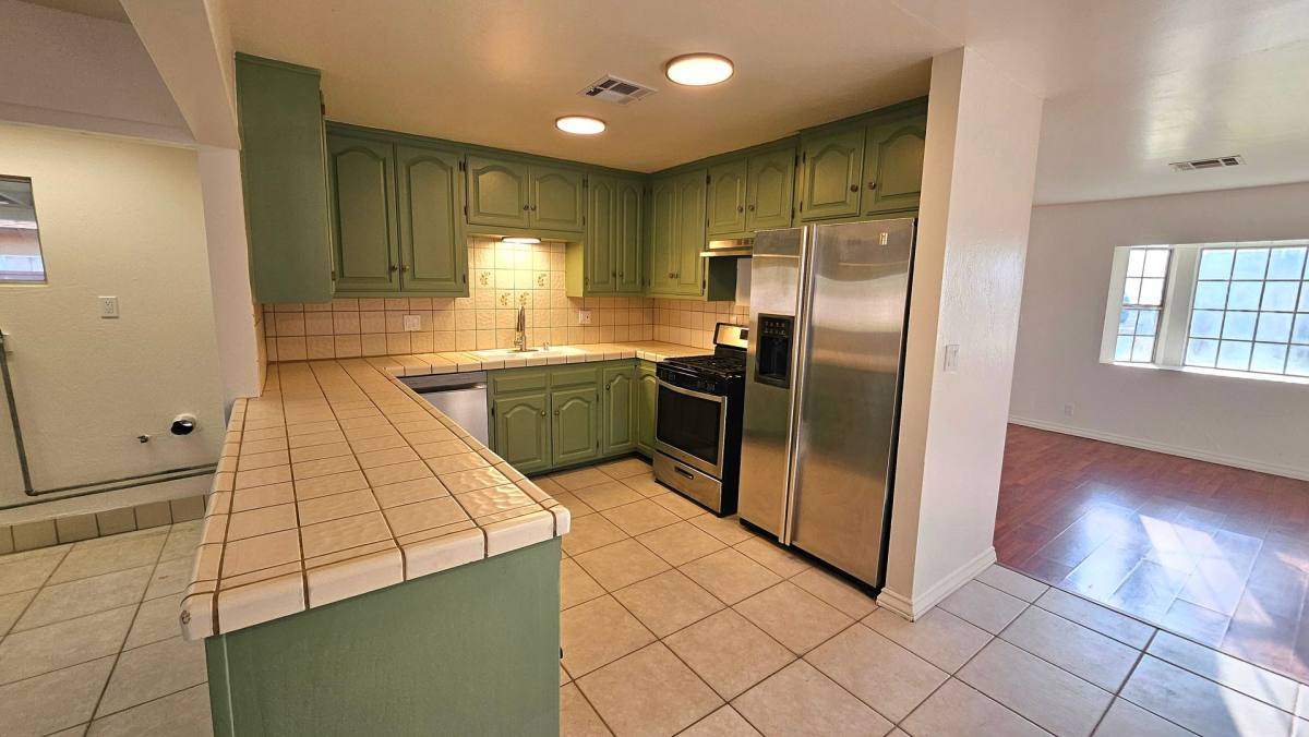 House for rent at 44344 Sundell Ave, Lancaster, CA 93536